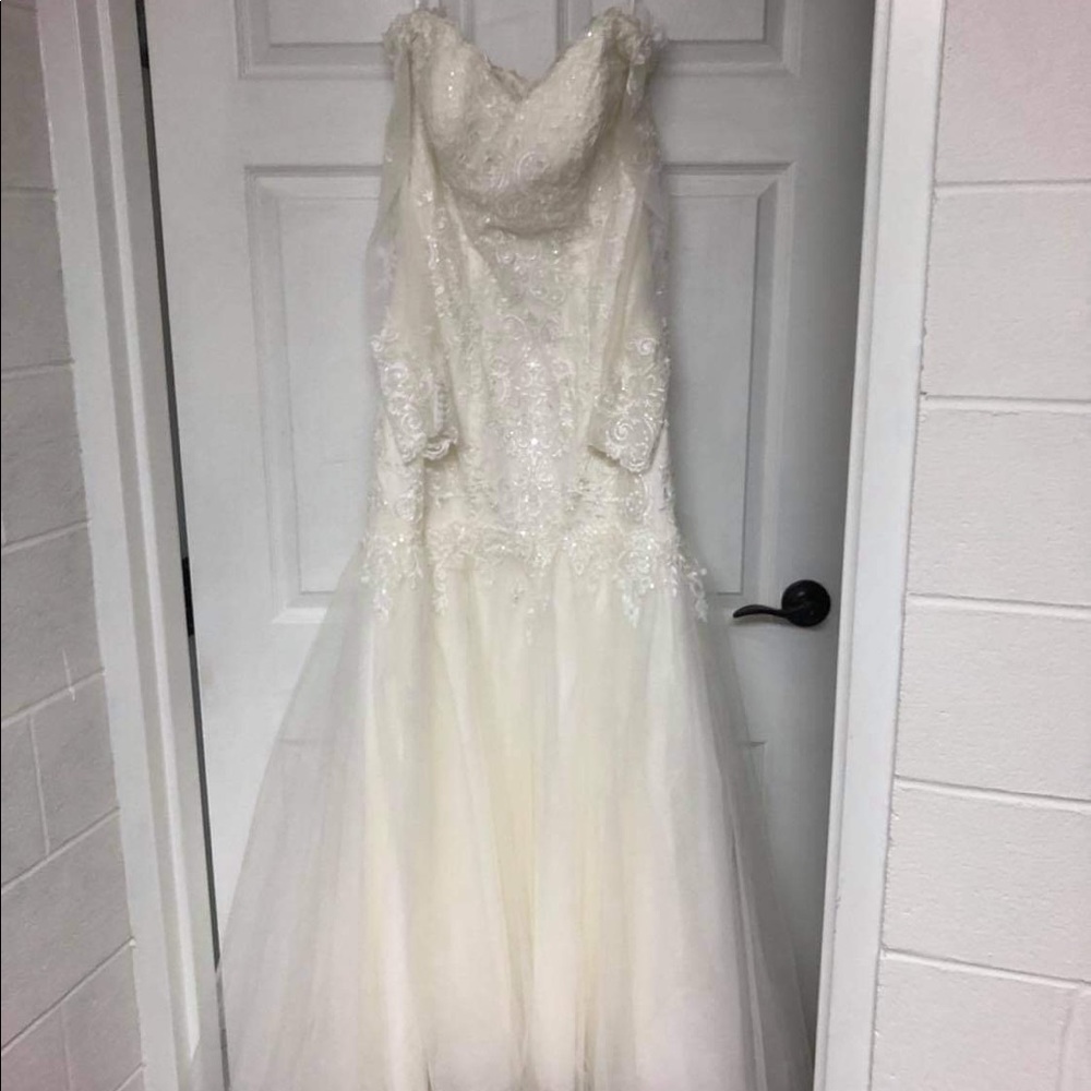 Size 10, NWT wedding gown